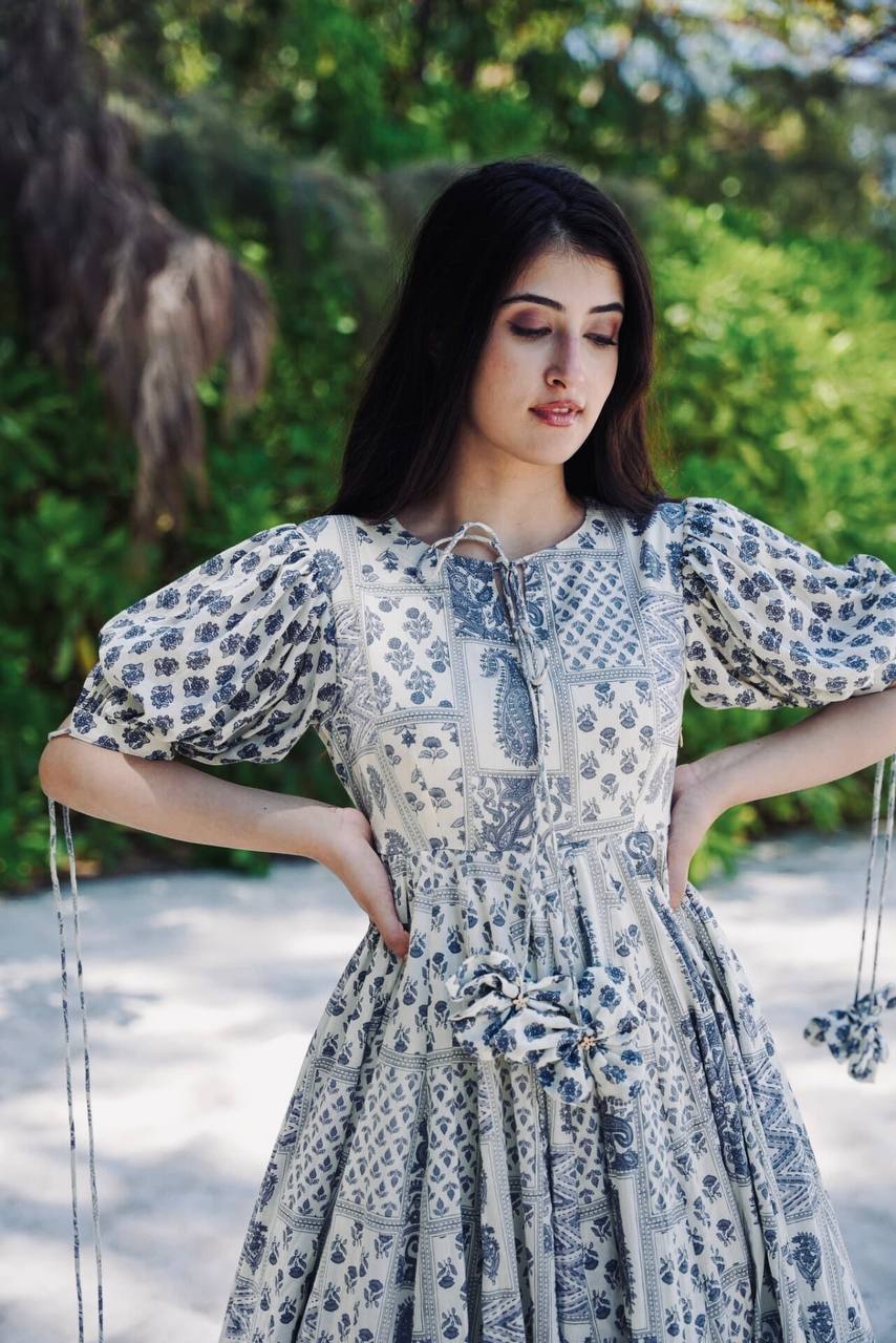 1052 BLACK AND WHITE